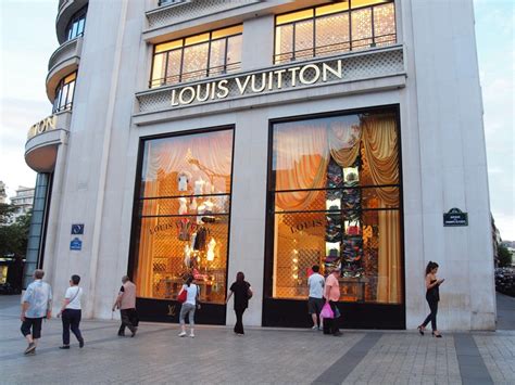 centre louis vuitton paris|louis vuitton outlet in paris.